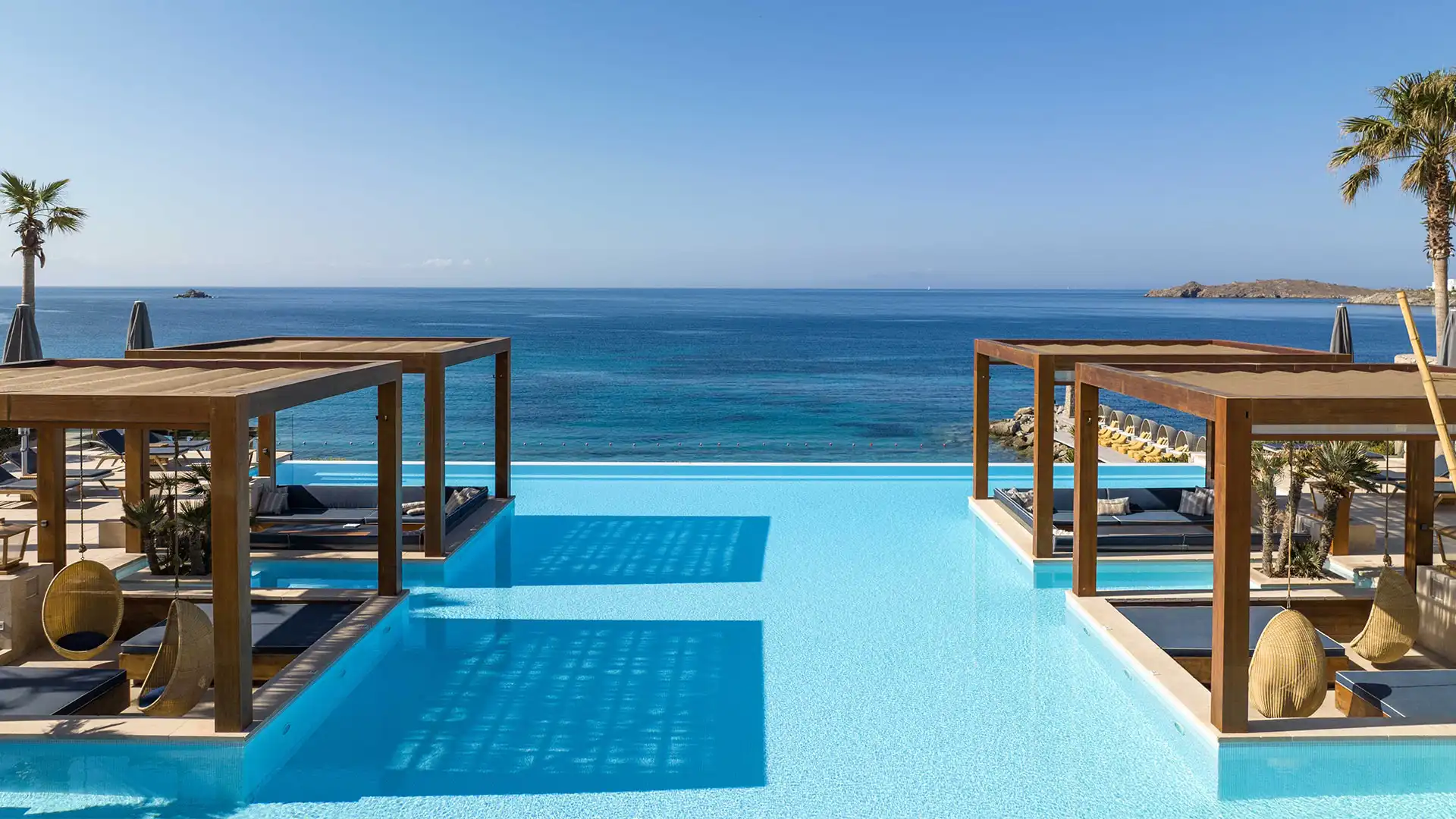 OASIS POOL & LOUNGE